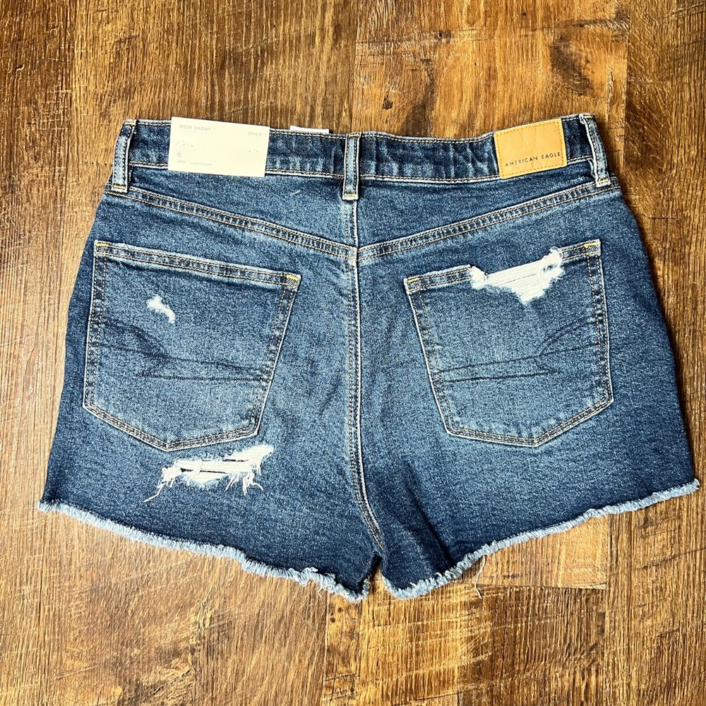 NWT American Eagle Outfitters Ripped Dark Blue Jean Shorts Size 6 - Picture 2 of 5